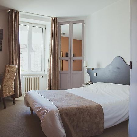 Hotel Logis Le Bourbon Yssingeaux Екстериор снимка