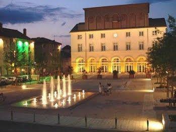 Hotel Logis Le Bourbon Yssingeaux Екстериор снимка