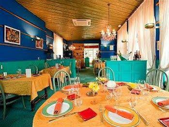 Hotel Logis Le Bourbon Yssingeaux Екстериор снимка