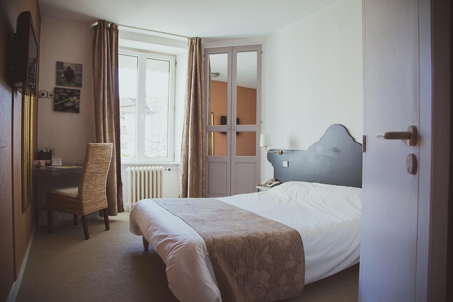 Hotel Logis Le Bourbon Yssingeaux Екстериор снимка