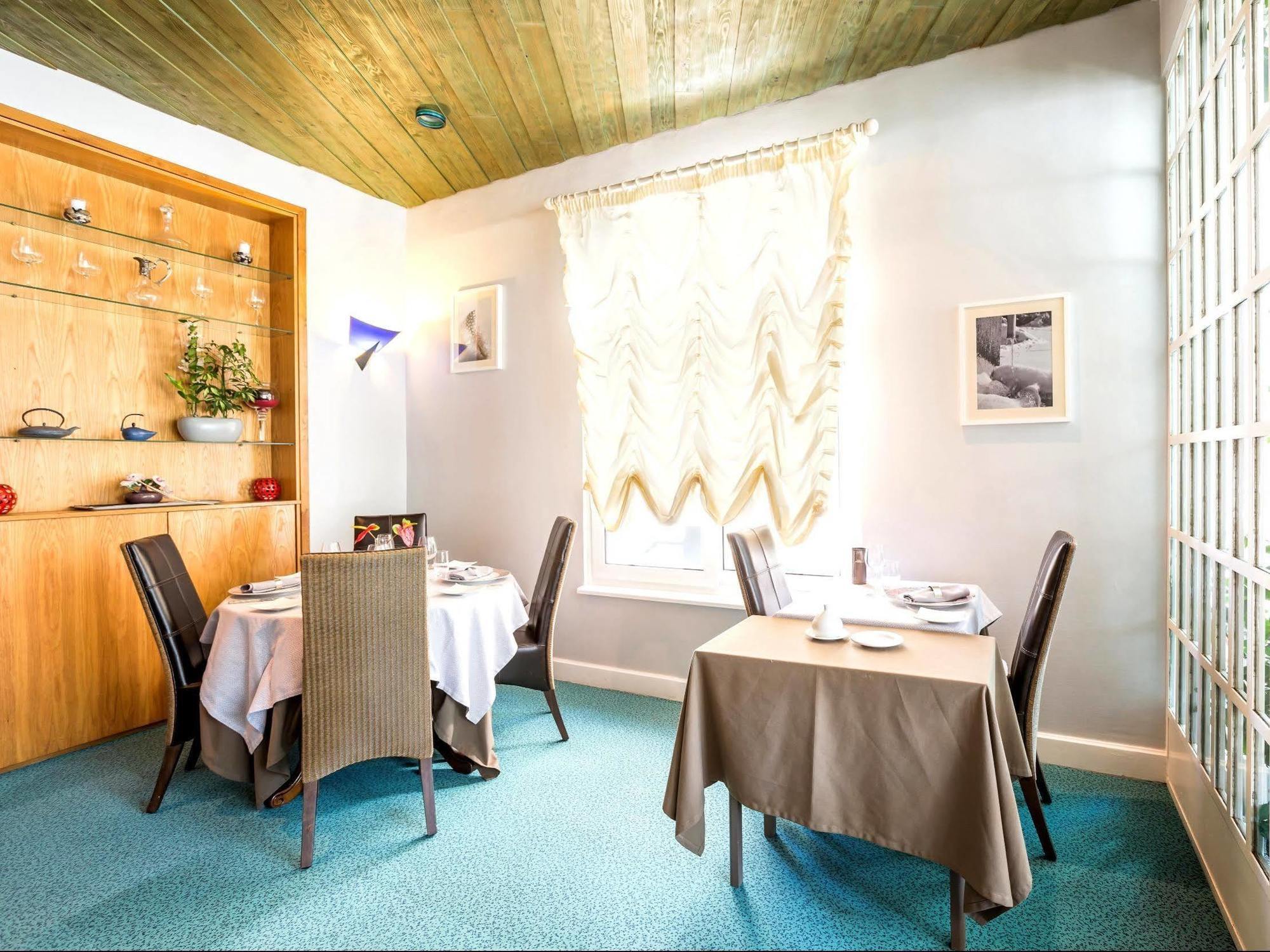 Hotel Logis Le Bourbon Yssingeaux Екстериор снимка